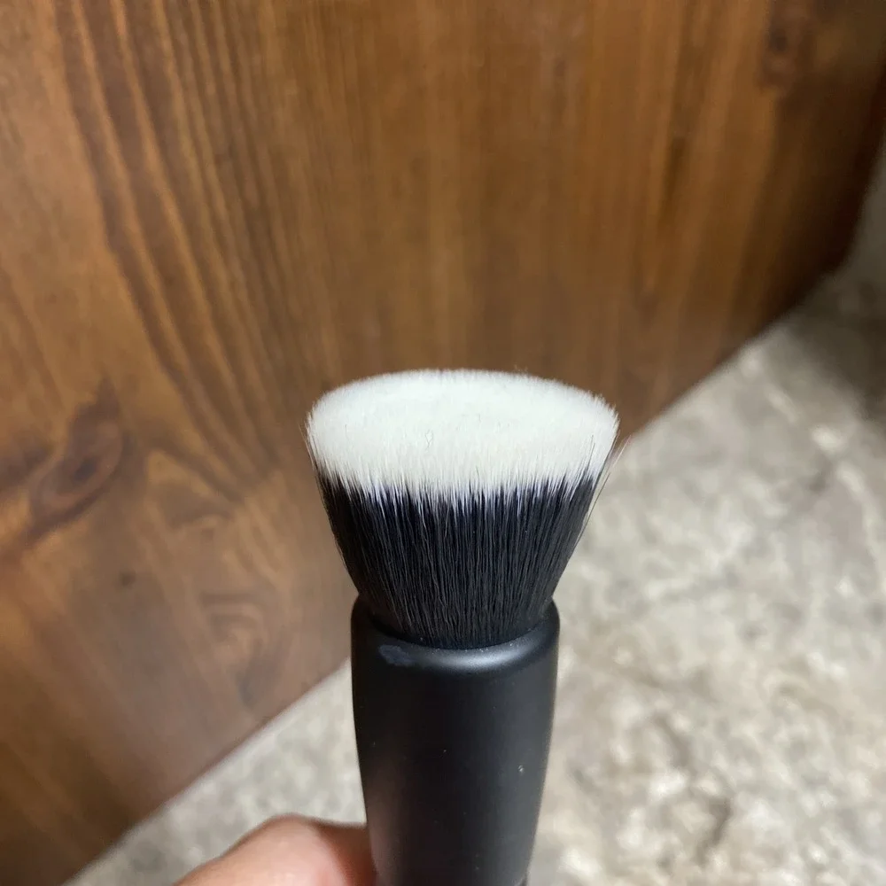 ZOEVA # 104 Buffer Brush,‎ Special Edition HTF, NWOB